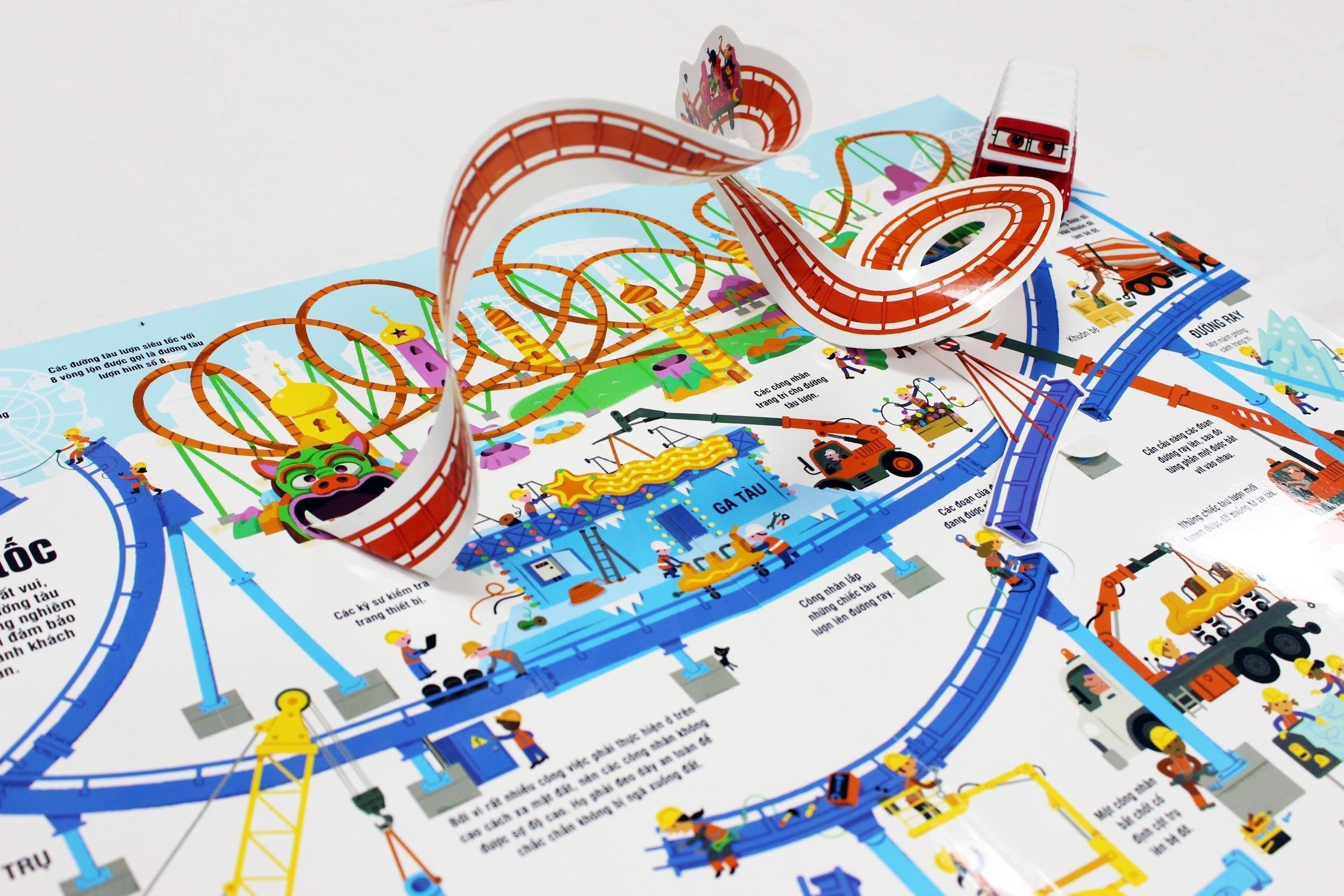 Video - Be duoc so, cham, choi voi sach da tuong tac hinh anh