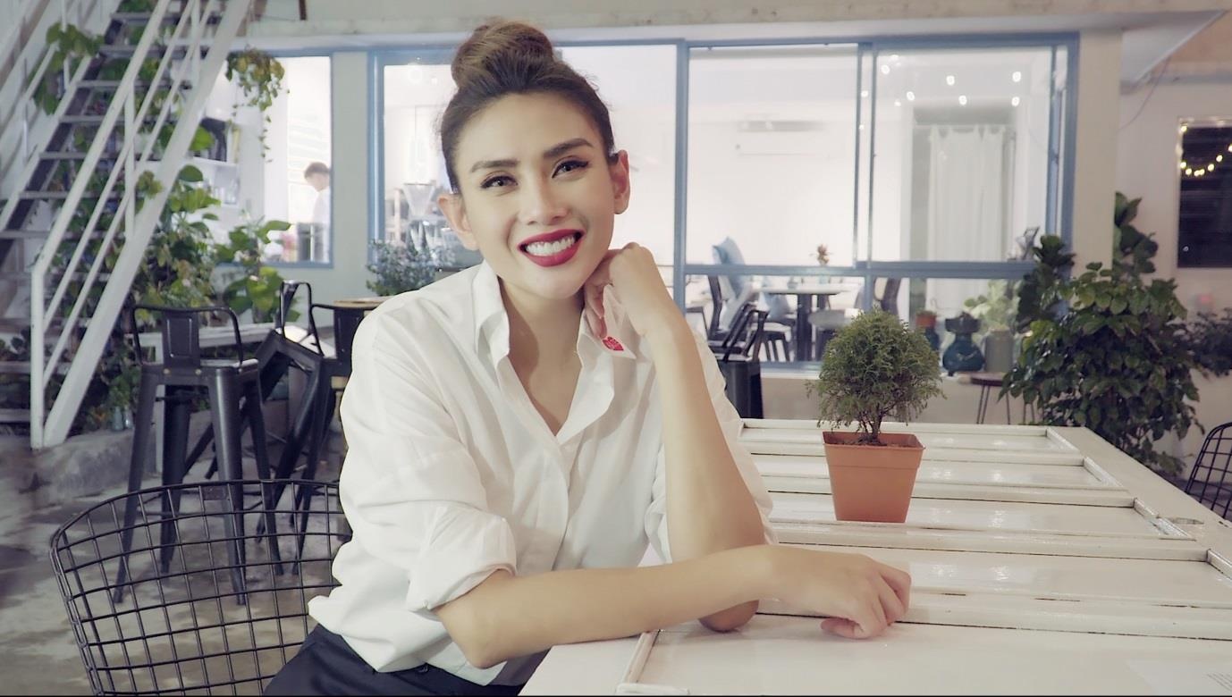 Video - Vo Hoang Yen: ‘Scandal nhu mon trang mieng cua gioi van phong’ hinh anh