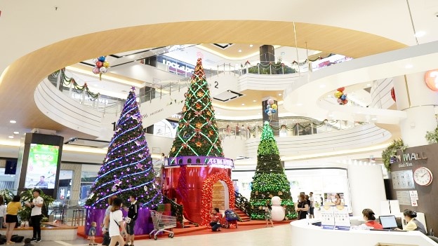 Gioi tre thi nhau check-in 'thien duong le hoi' AEON Mall Binh Tan hinh anh