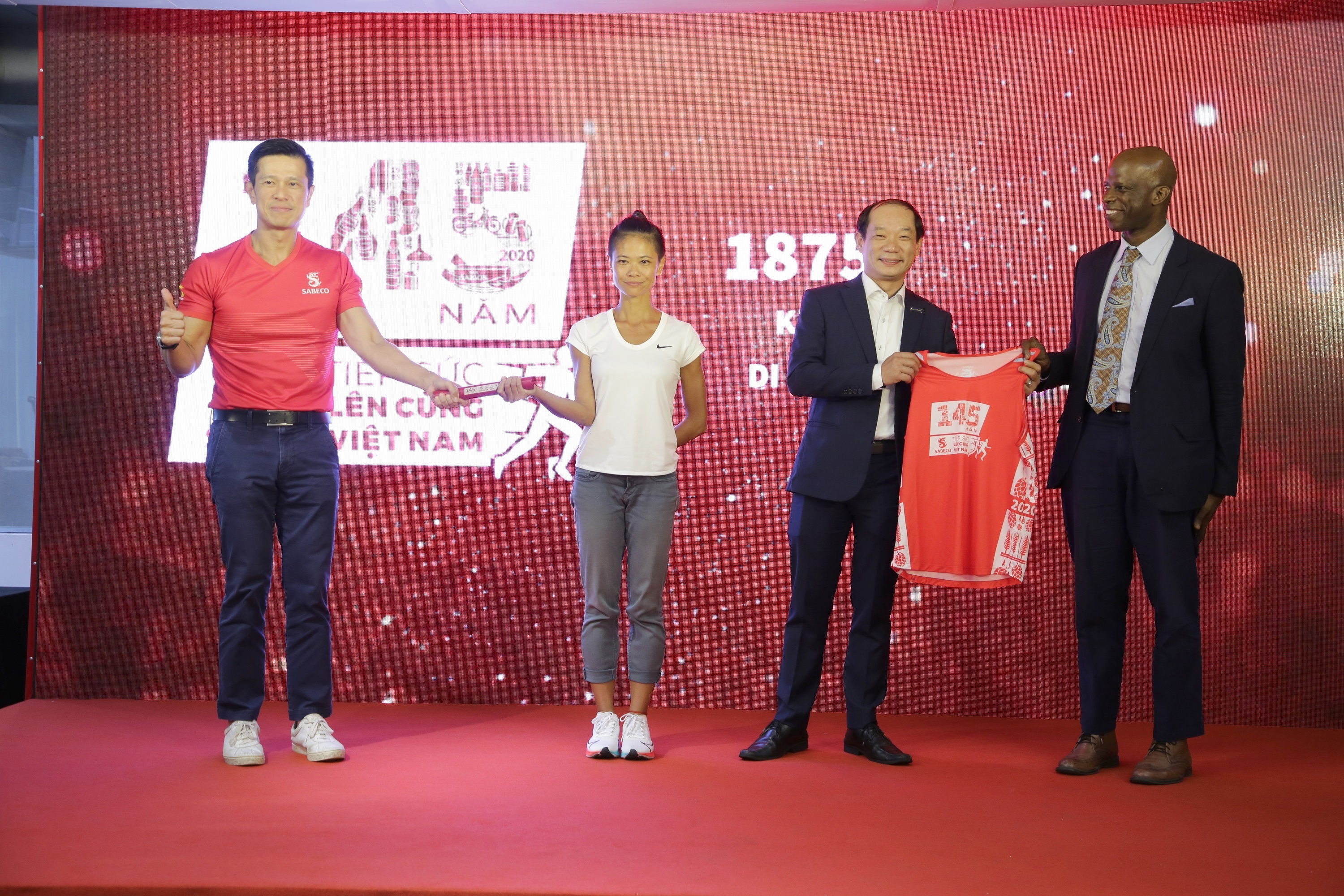 Len cung Viet Nam anh 4