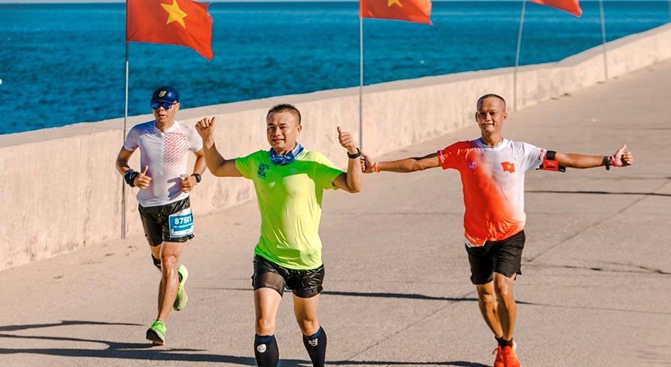 Len cung Viet Nam anh 3