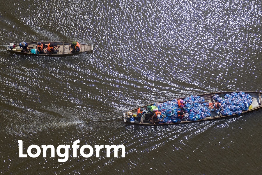 Tinh nguoi am ap trong bao lu hinh anh