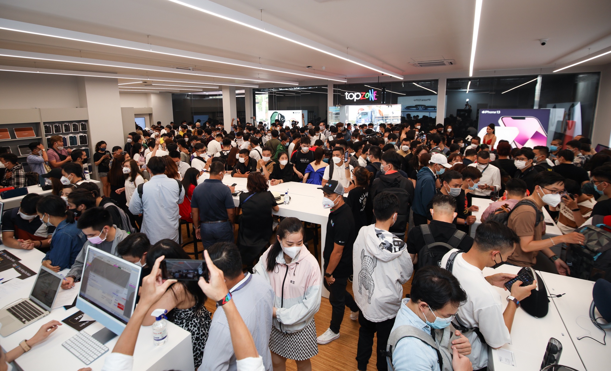 The Gioi Dong,  iPhone anh 1