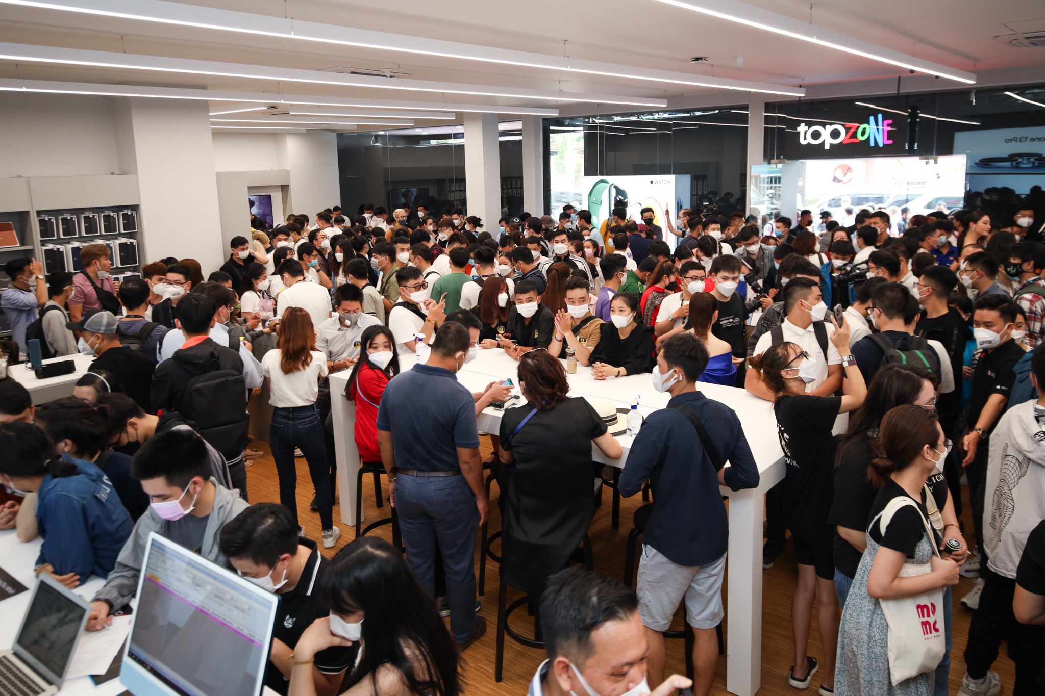 The Gioi Dong,  iPhone anh 2