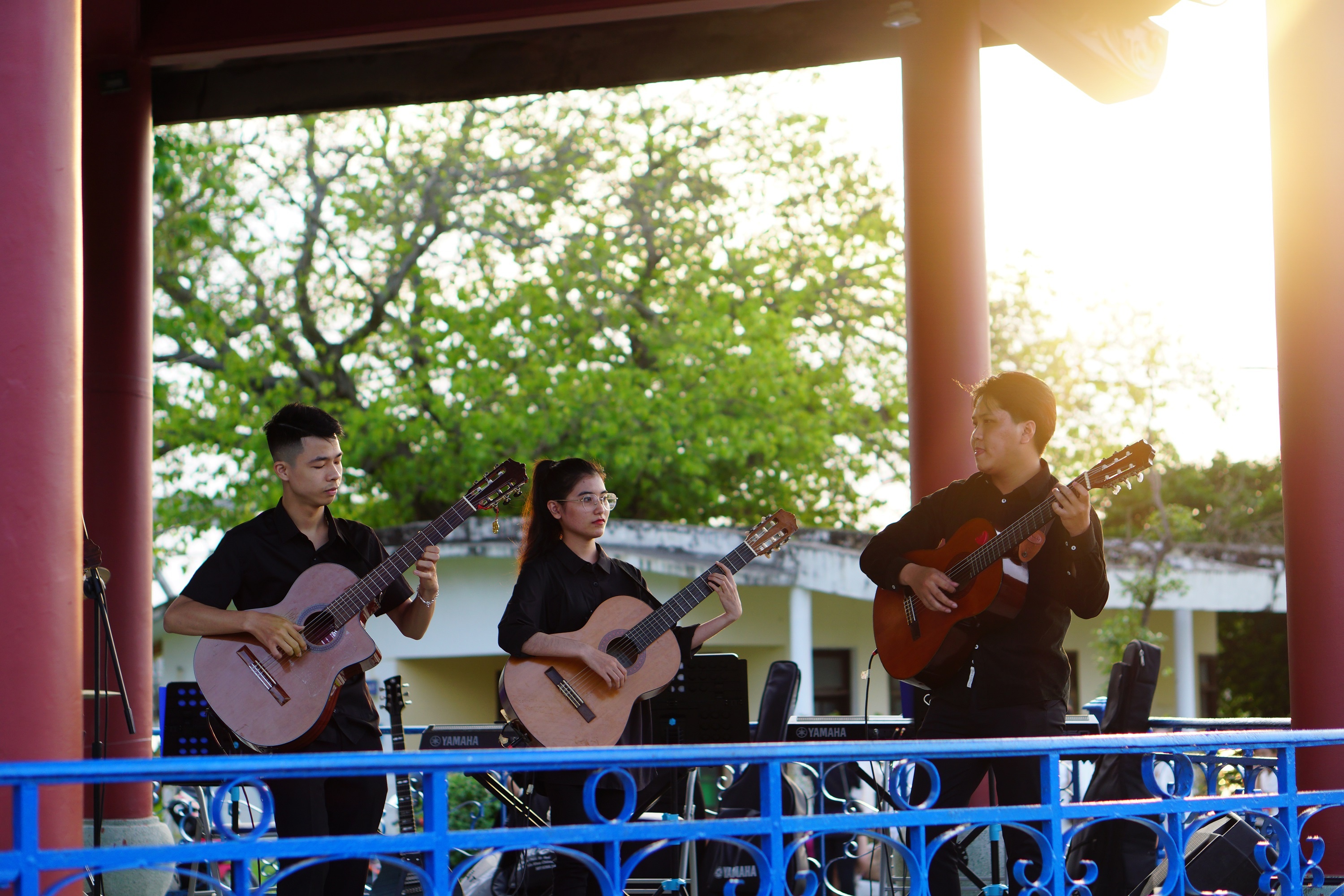 am nhac lan toa hanh phuc,  am nhac anh 3