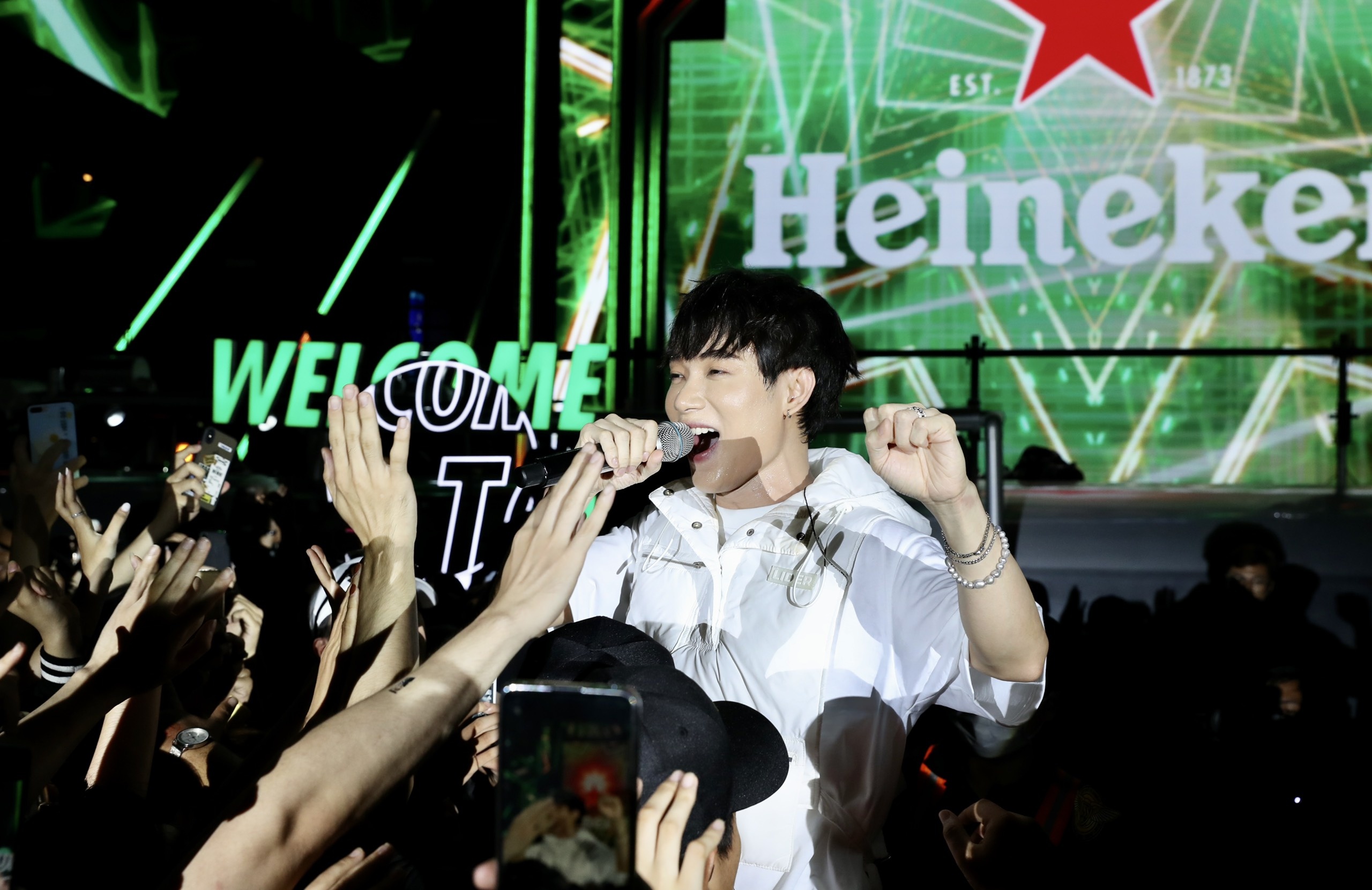 JustaTee, Truc Nhan khuay dao ‘vu tru thuc te ao’ Heineken Starverse hinh anh