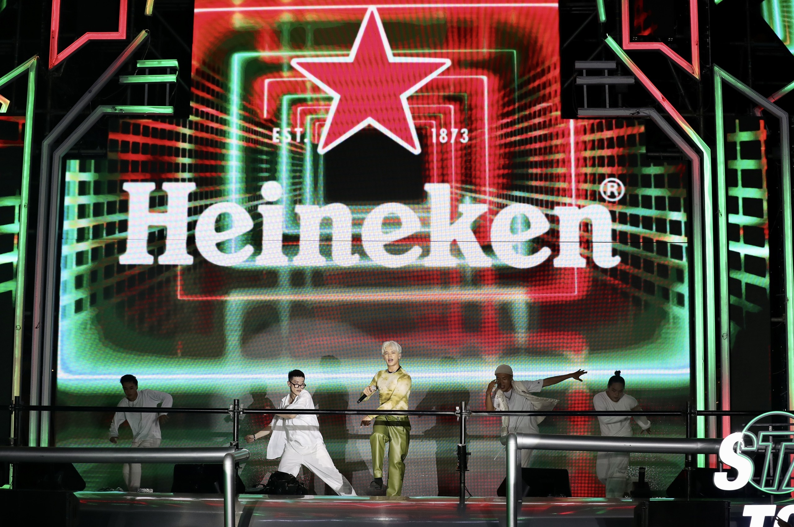 vu tru thuc te ao,  vi bia thuong hang anh 7