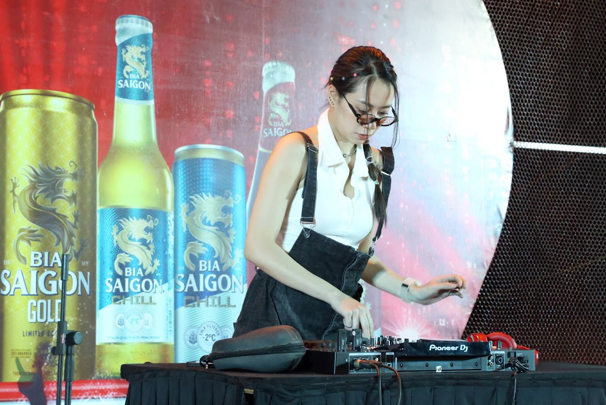 nhip song ve dem,  du lich anh 7