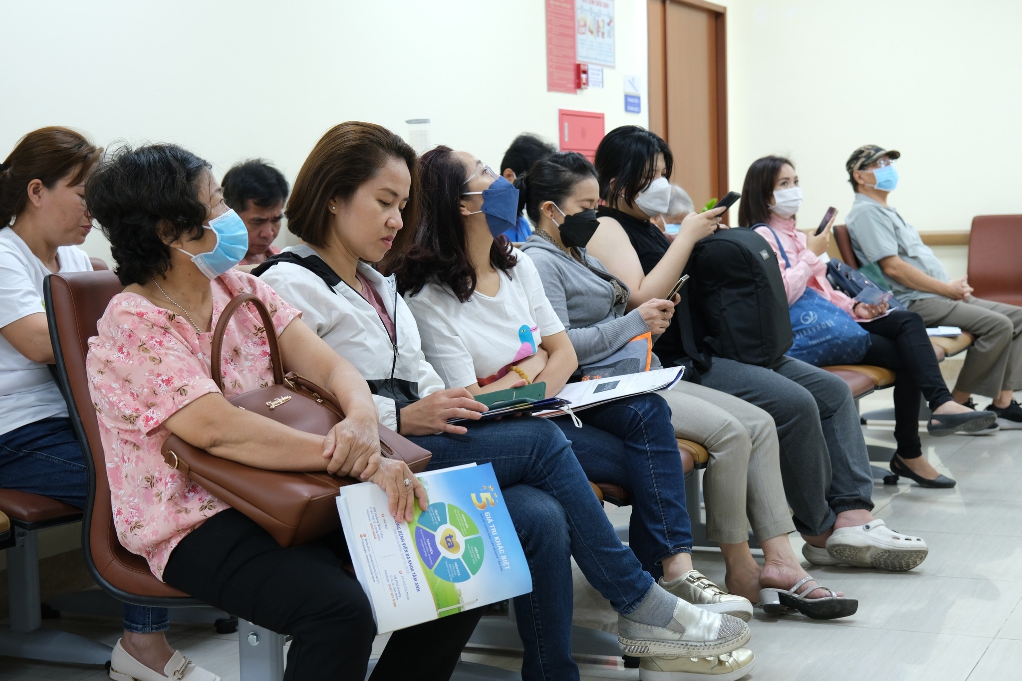 kham benh mien phi,  benh ly tuyen
vu anh 1