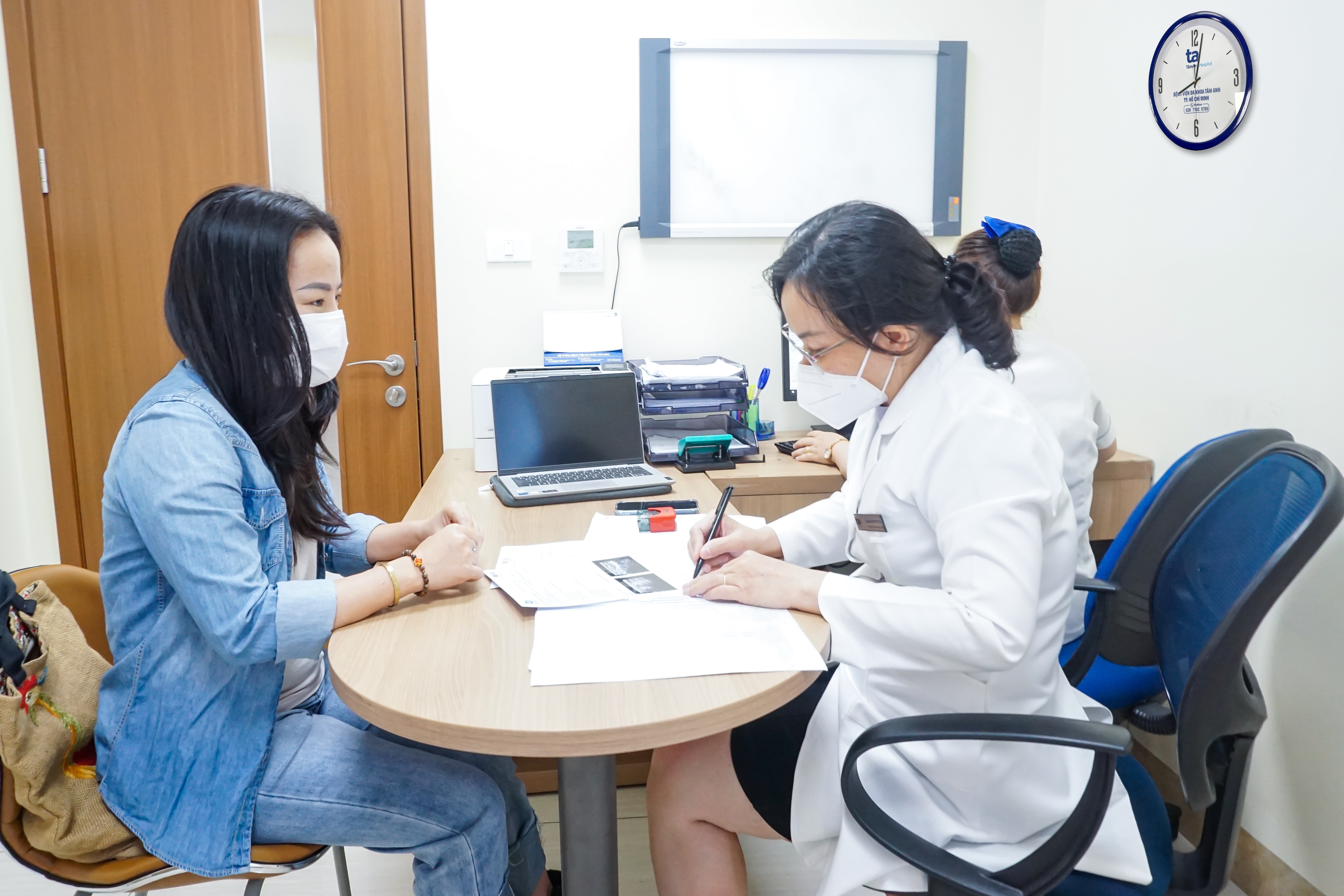 Hang nghin phu nu duoc kham vu mien phi hinh anh