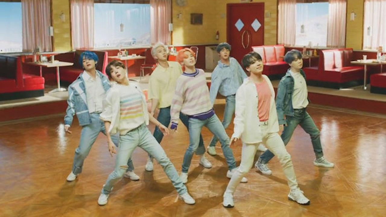 giay sneaker cua BTS anh 4