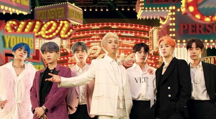 giay sneaker cua BTS anh 6