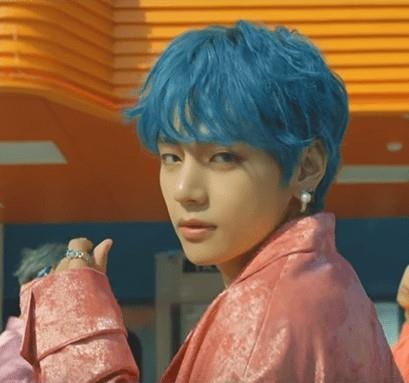 giay sneaker cua BTS anh 9