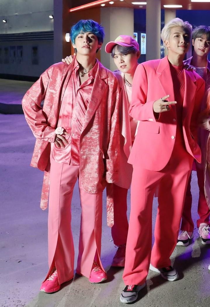 giay sneaker cua BTS anh 3