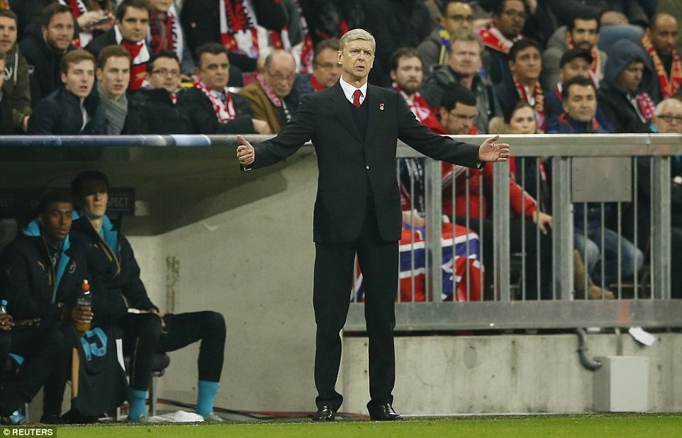 Arsenal, dung do loi cho bo quan ao hinh anh