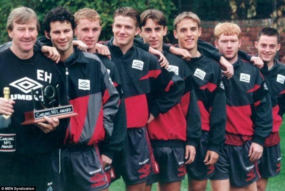 Tu chiec banh quy cua Sir Alex toi cai hon MU hinh anh