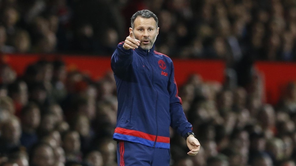 Vi tuong lai MU, Giggs nen ra di hinh anh