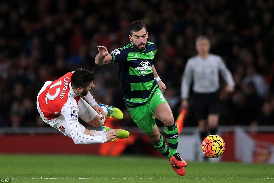wenger nen tu chuc hoac bi sa thai anh 2