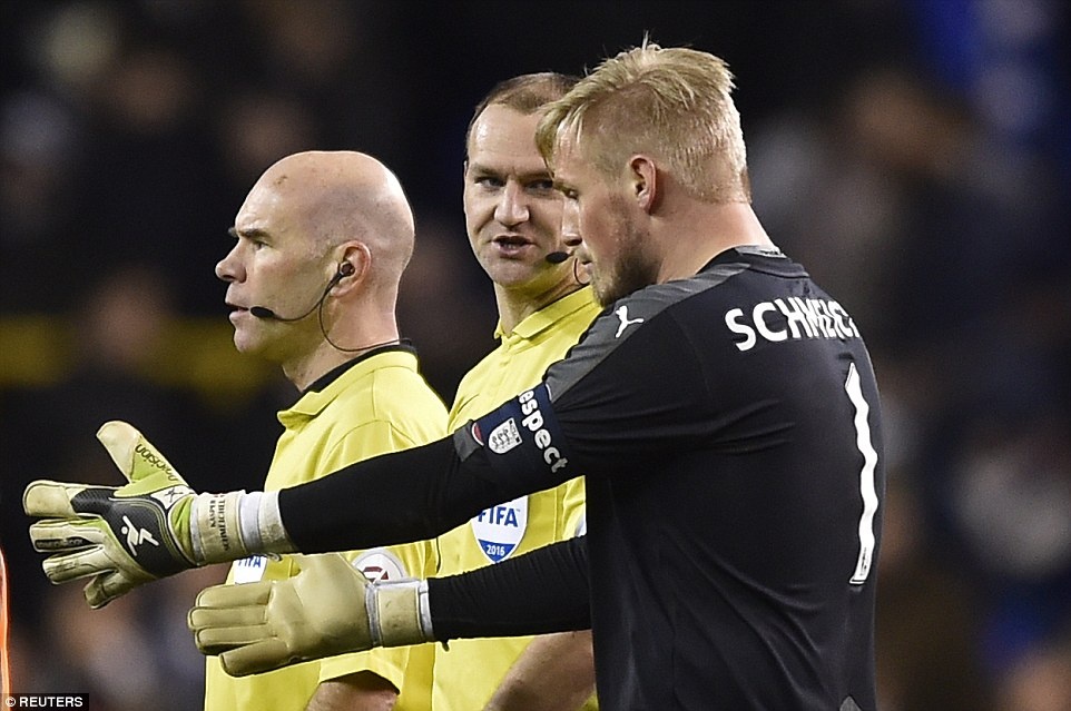 Trọng tài tạo ra câu chuyện Leicester? ảnh 3 Trong tai tao ra cau chuyen Leicester? anh 3