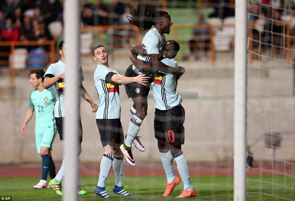 Anh em nha Lukaku gieo rac noi so hai o Euro 2016 anh 1