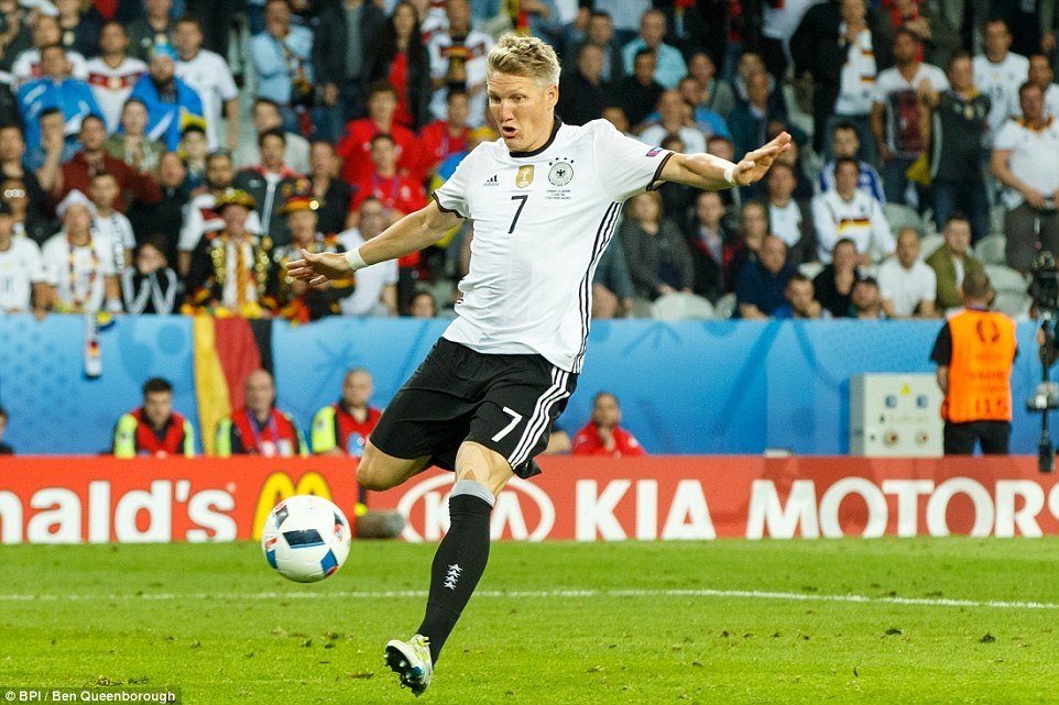 Schweinsteiger không bao giờ là kẻ bỏ đi ảnh 2 Schweinsteiger khong bao gio la ke bo di anh 2