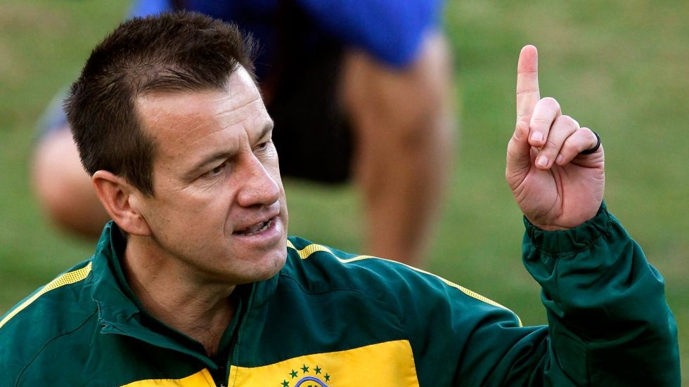 Vi tien, Dunga da pha nat Brazil hinh anh