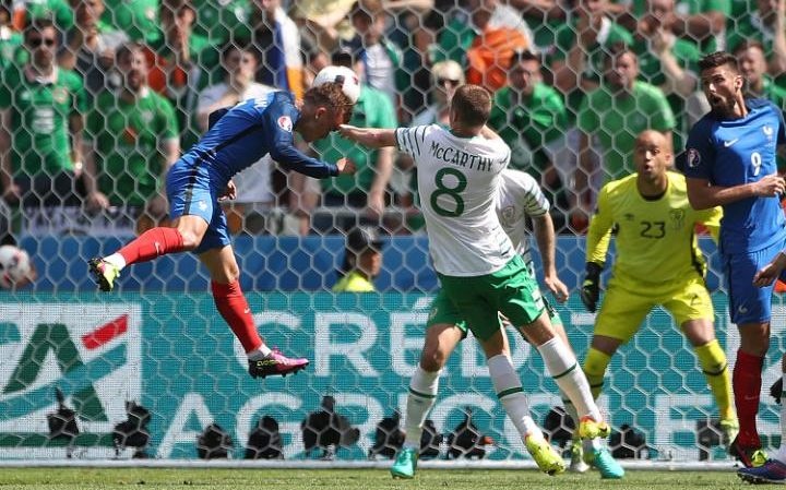 Tại sao với 1m75, Griezmann lại chơi đầu quá tốt ảnh 2 Tai sao voi 1m75, Griezmann lai choi dau qua tot anh 2