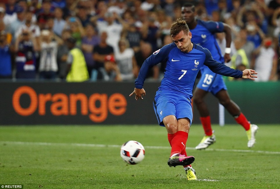 Đức bị đánh gục bởi cậu bé mít ướt Griezmann ảnh 3 Duc bi danh guc boi cau be mit uot Griezmann anh 3