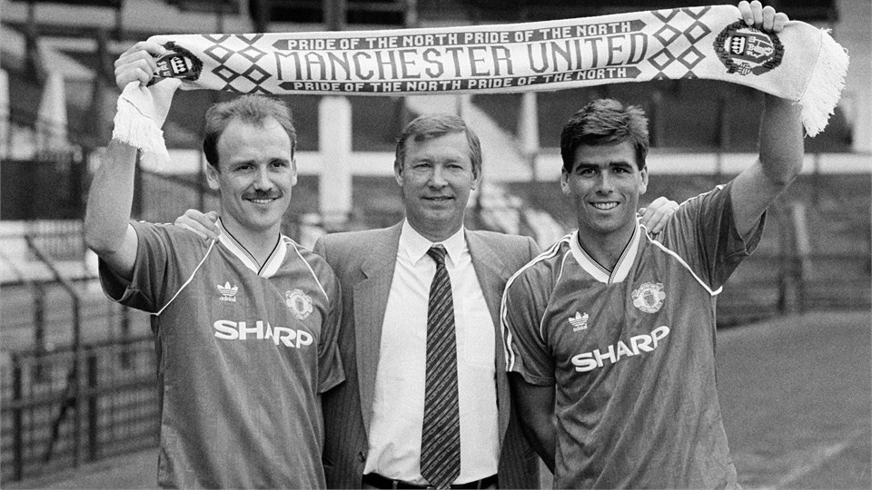 Co mot cai ten khien MU phai so hai anh 2