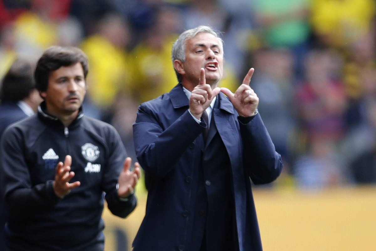MU vo mong va Mourinho dang tu sat hinh anh