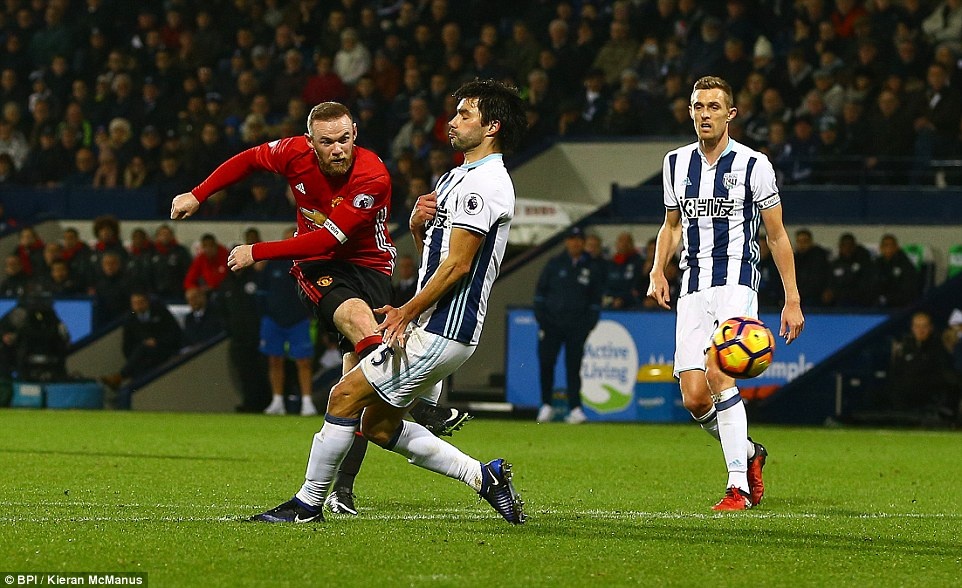 Ibra là Siêu nhân, Rooney sẽ là Hamilton ảnh 3 Ibra la Sieu nhan, Rooney se la Hamilton anh 3