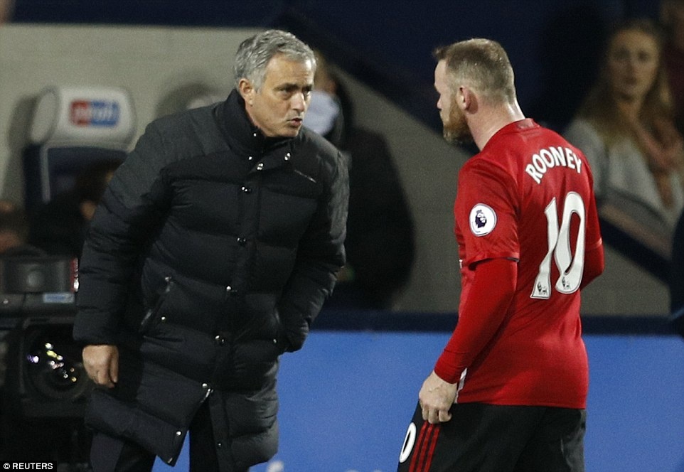 Co hay khong chuyen Mourinho ghet bo Rooney? hinh anh