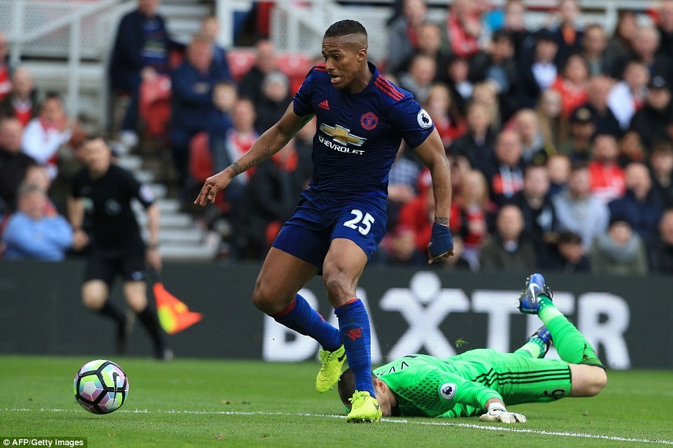 Tại sao Valdes lại mắc sai lầm? ảnh 2 Tai sao Valdes lai mac sai lam? anh 2