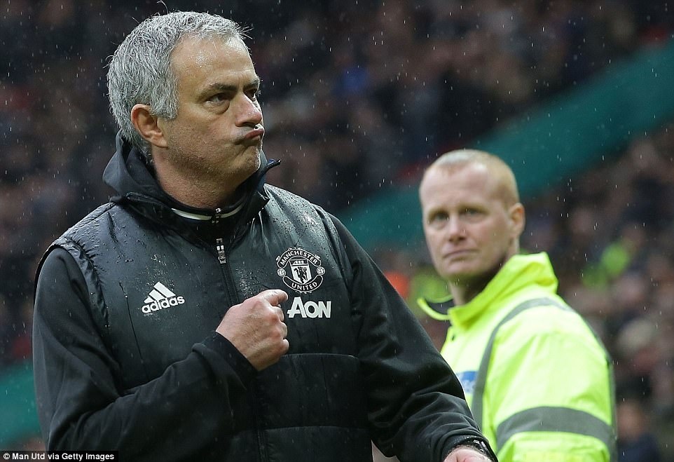 Ke nao coi thuong Mourinho deu phai 'chet' hinh anh