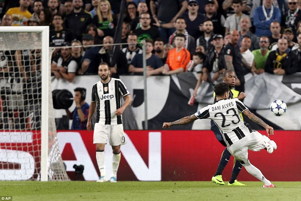 Dani Alves và cái tát dành cho Barca ảnh 1 Dani Alves va cai tat danh cho Barca anh 1