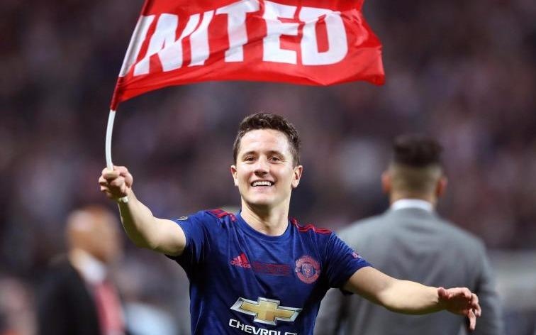 Ander Herrera va bi kich cua mot nguoi hung hinh anh