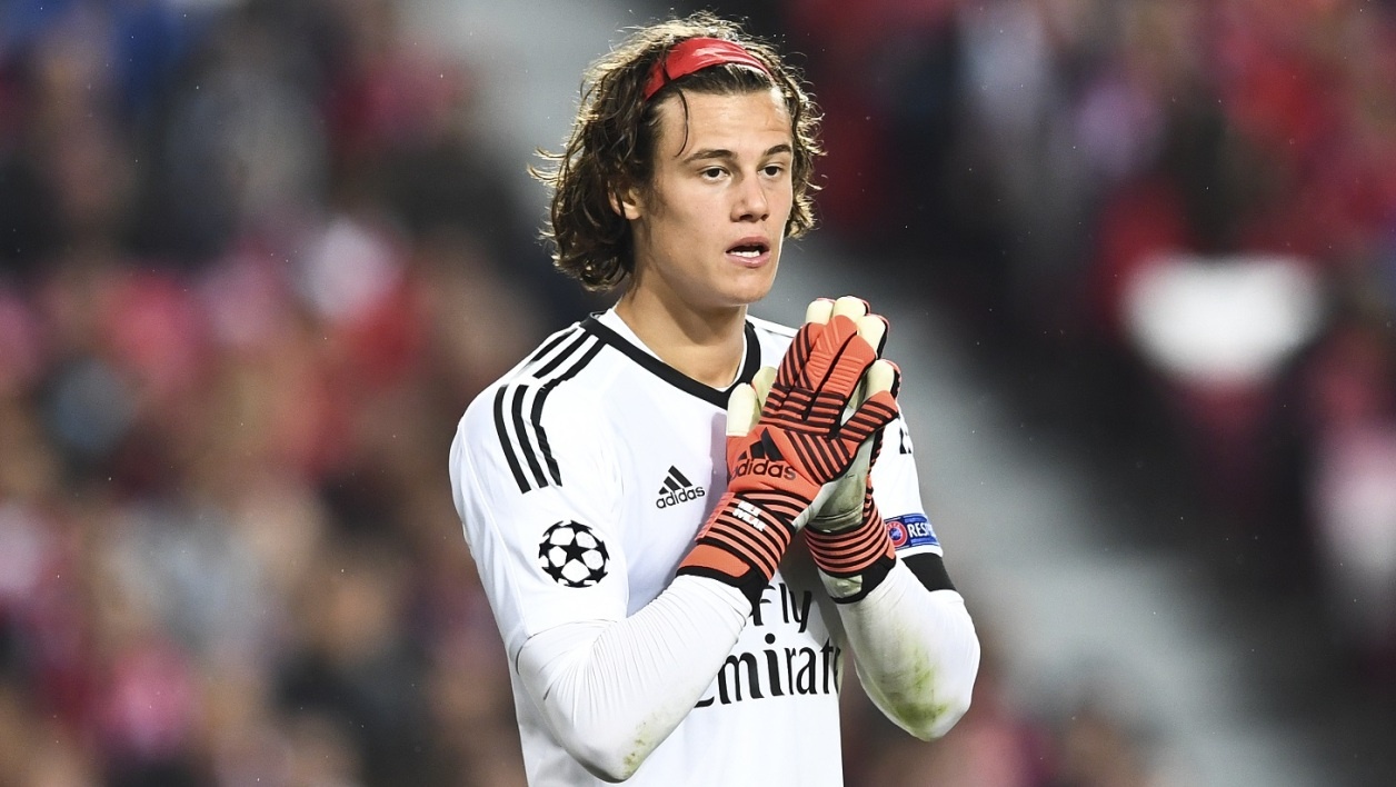 Mile Svilar, 'Courtois moi' va buoc lui tu thien duong xuong dia nguc hinh anh