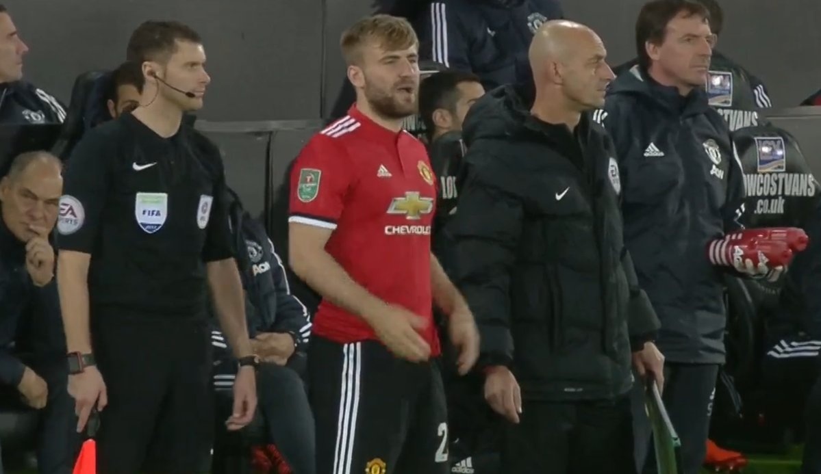 Shaw hết đường chơi ở MU ảnh 1 Shaw het duong choi o MU anh 1