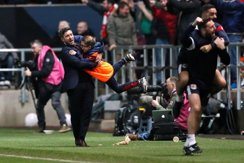 Kẻ tầm thường hạ MU là ai ảnh 4 Ke tam thuong ha MU la ai anh 4