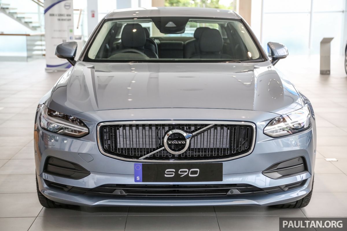 Volvo S90 T5 Momentum ra mat tai Malaysia, gia hon 80.000 USD hinh anh
