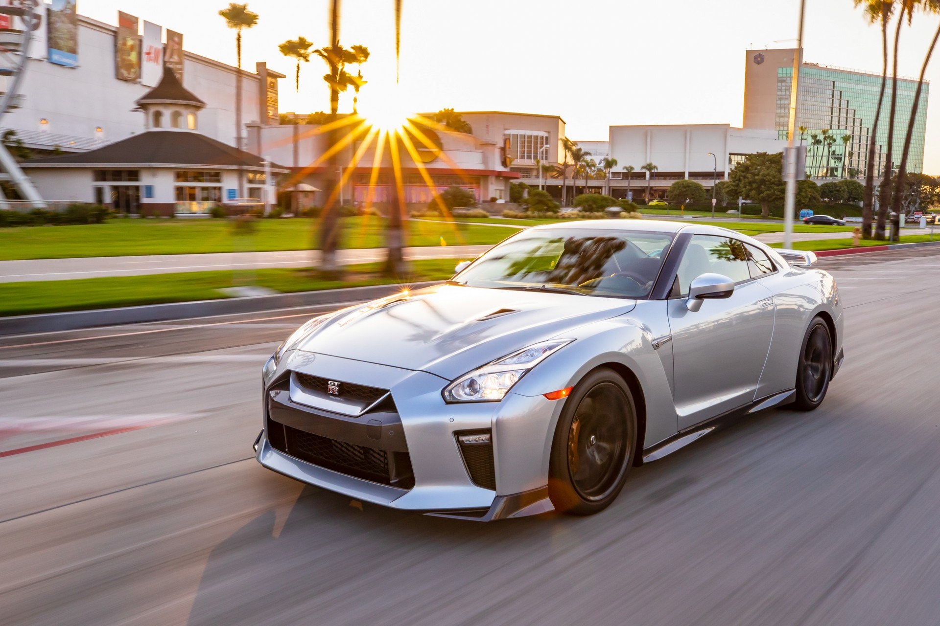 Nissan GT-R 2019 cap ben nuoc My, gia gan 100.000 USD hinh anh
