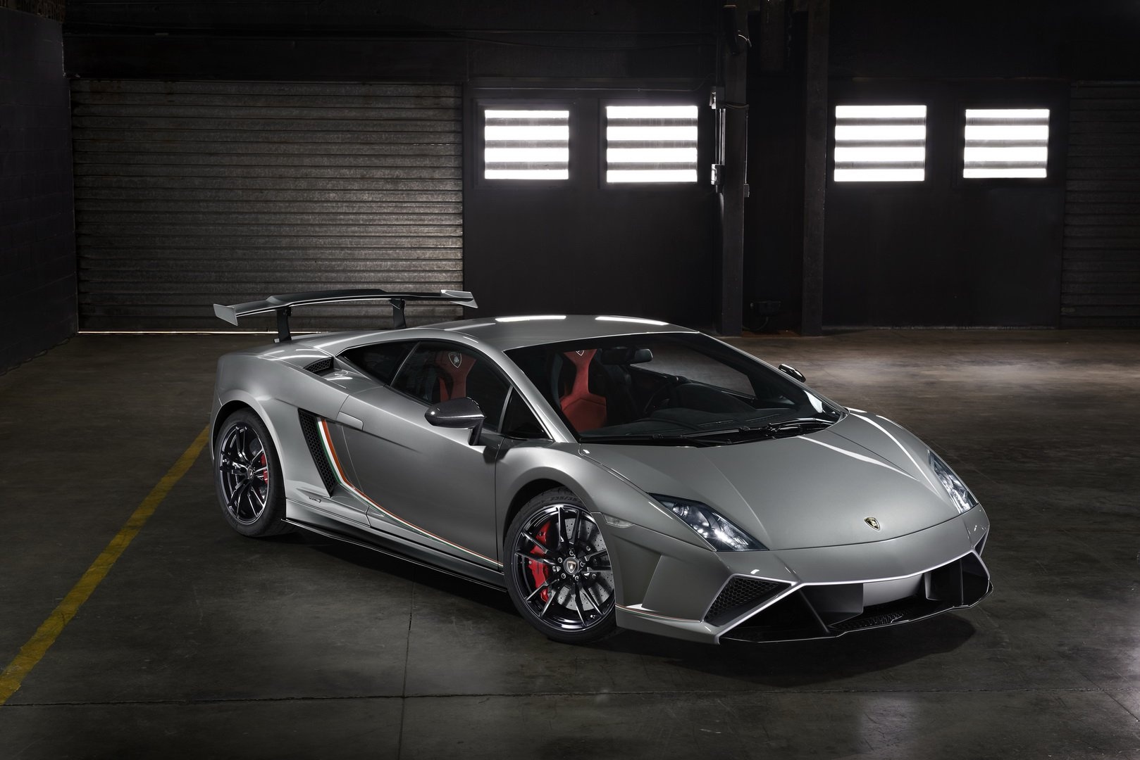 Lamborghini trieu hoi 1.150 chiec Gallardo tai My do loi phan mem hinh anh