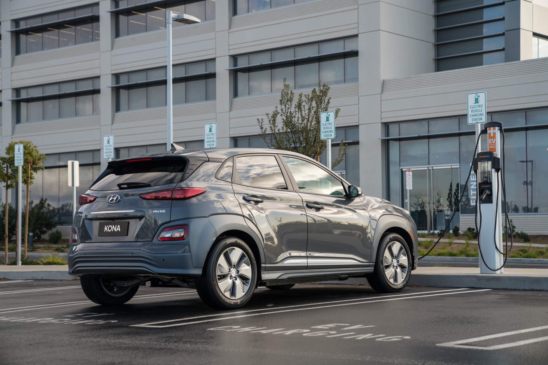 Hyundai Kona Electric 2019 giá dưới 30.000 USD ảnh 2 Hyundai Kona Electric 2019 gia duoi 30.000 USD anh 2