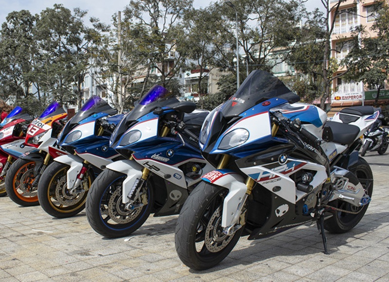 Hon 500 moto phan khoi lon nao dong dat Tay Do hinh anh