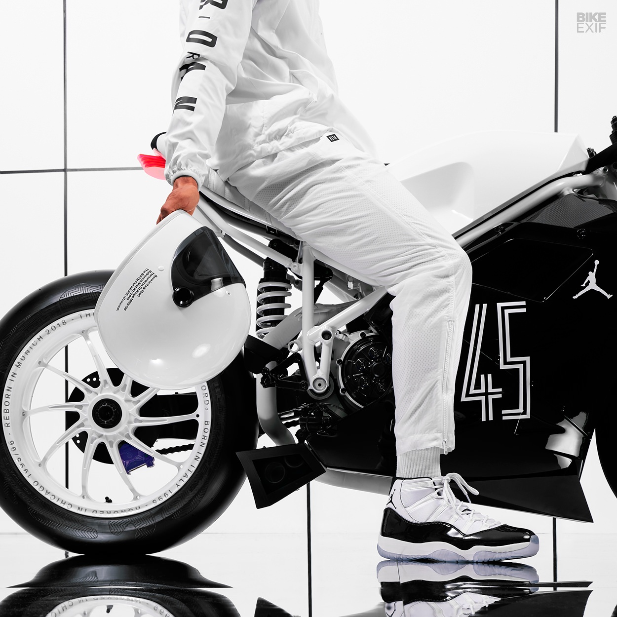 Ducati do theo phong cach giay Air Jordan anh 4