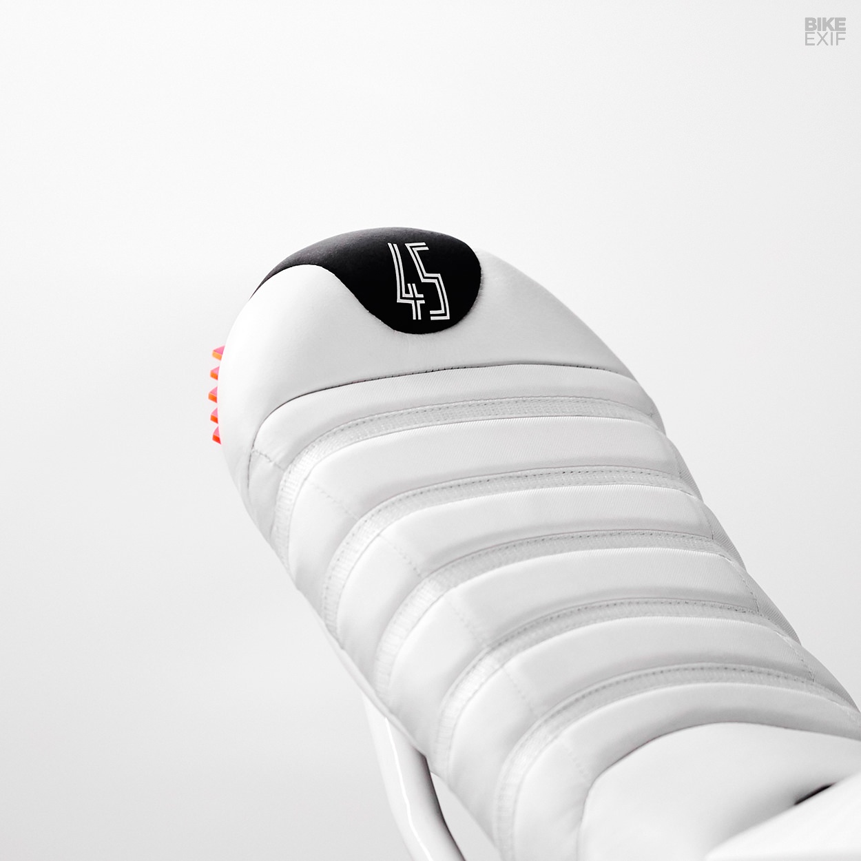 Ducati do theo phong cach giay Air Jordan anh 11