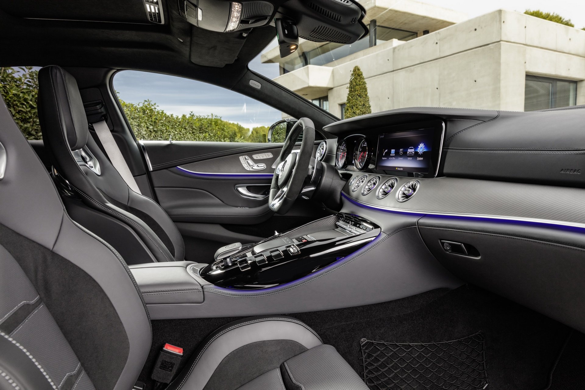 Mercedes-Benz AMG GT 4 cua ra mat tai My anh 12