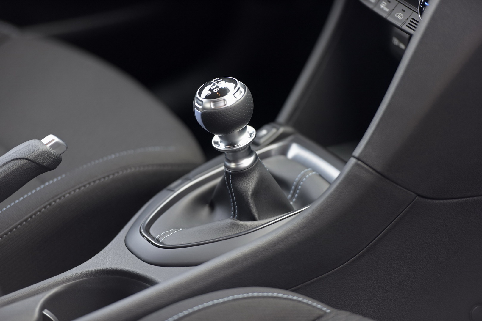 Hyundai Veloster N 2019 giá 28.000 USD ảnh 6 Hyundai Veloster N 2019 gia 28.000 USD anh 6