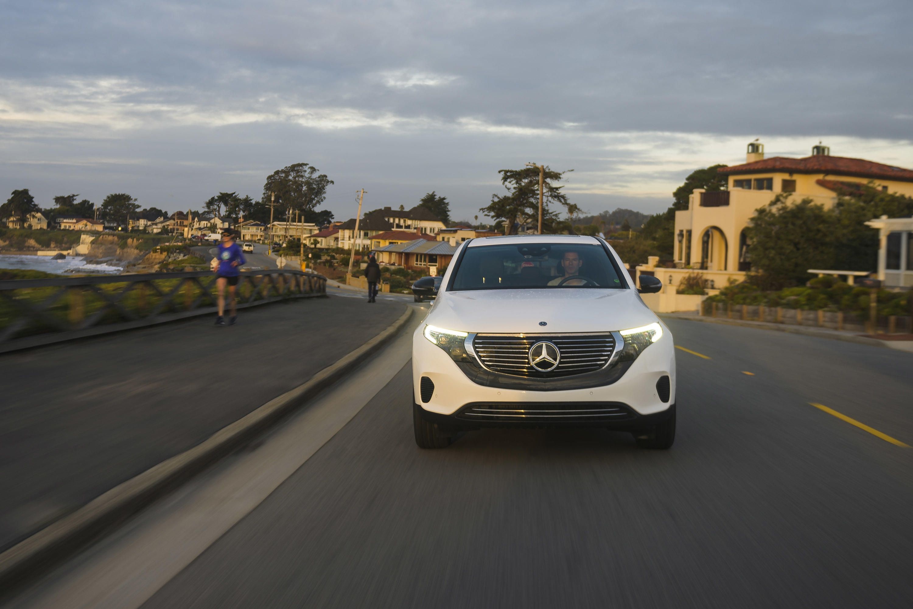 Mercedes-Benz EQC 2020 ra mắt ảnh 4 Mercedes-Benz EQC 2020 ra mat anh 4