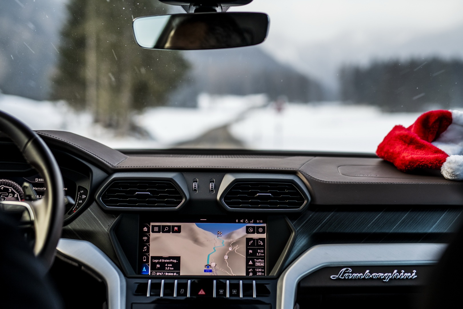 Sieu SUV Lamborghini Urus phuot mung giang sinh anh 8